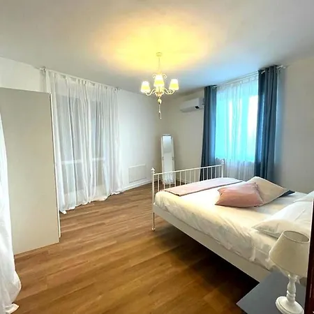 Maison Bon Ton Apartment