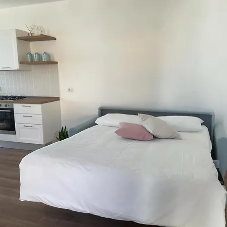 Maison Bon Ton *